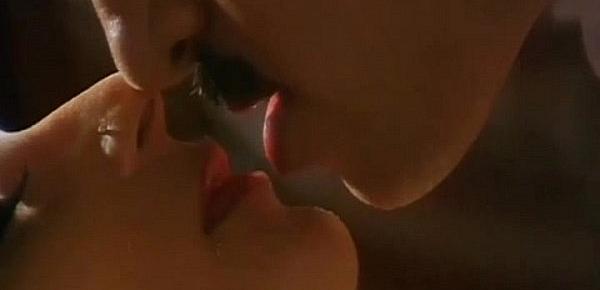  Hot Romantic Kiss Scenes